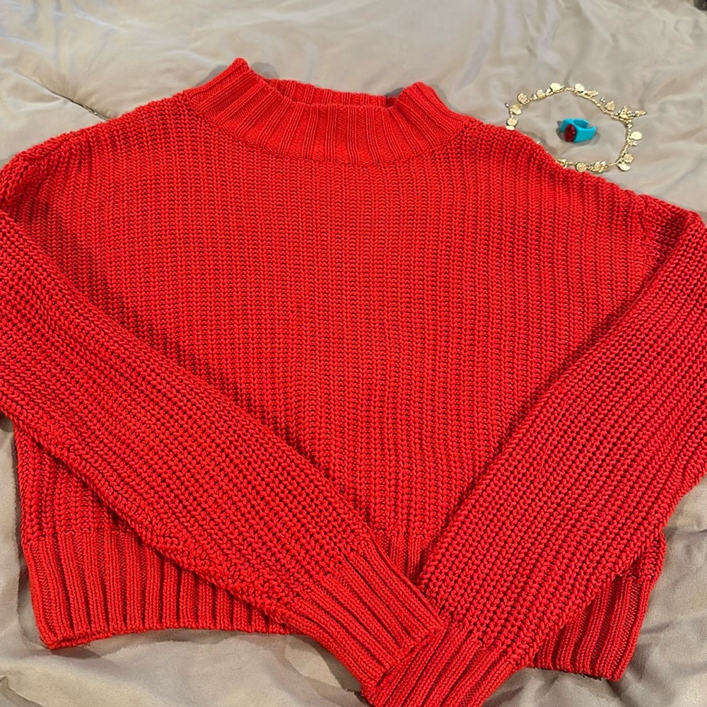 ❤️DIVIDED Cropped Sweater❤️